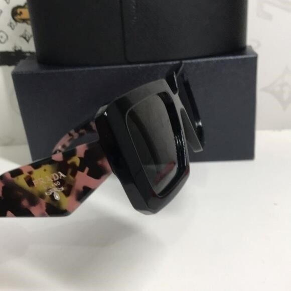 New Authentic Prada SPR23Y Symbole Square Sunglasses – Black & Pink - Picture 3 of 14
